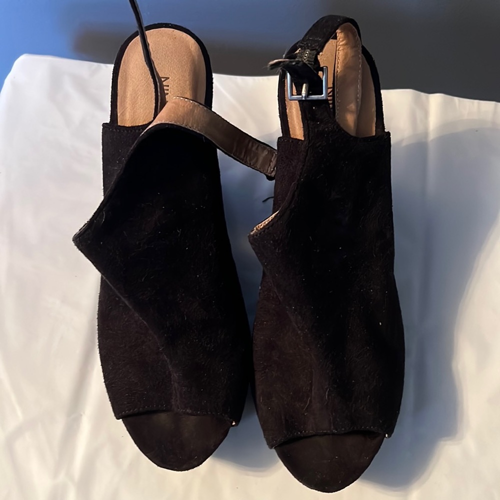 Sandals, Nine west Suede